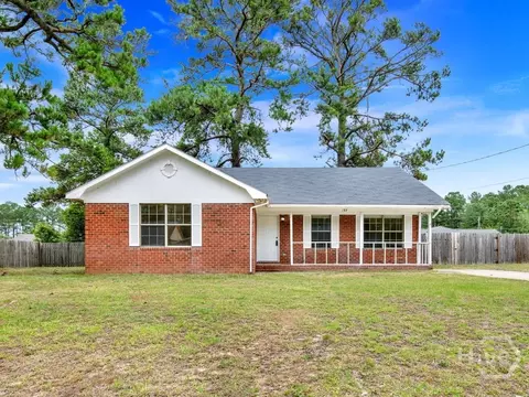 189 W Kenny Dr, Hinesville, GA 31313