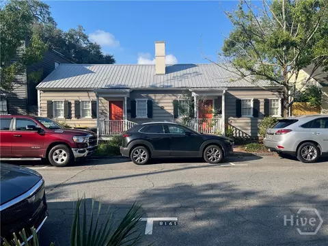 555 E Harris St, Savannah, GA 31401