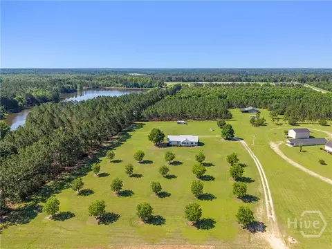 458 Waters Rd, Metter, GA 30439