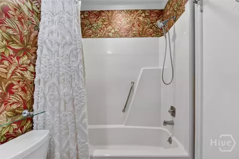 Bath - 12502 Apache Ave #18, Savannah, GA 31419 photo 3 of 4