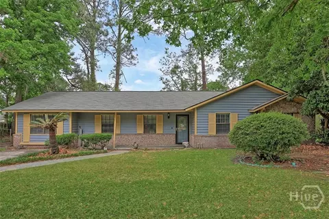 8 Williamsburg Ct, Savannah, GA 31419