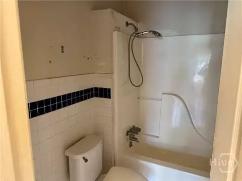 Bath - 2913 Burroughs St, Savannah, GA 31405 photo 1 of 4