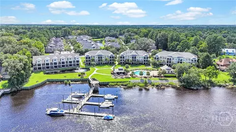 2707 River Oaks Dr, Richmond Hill, GA 31324