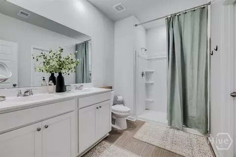 Bath - 264 Lillian St, Rincon, GA 31326 photo 1 of 2