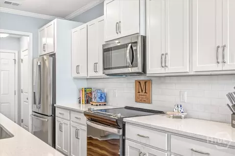 Kitchen - 657 Blue Moon Xing, Pooler, GA 31322 photo 3 of 4