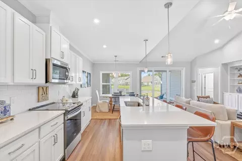 Kitchen - 657 Blue Moon Xing, Pooler, GA 31322 photo 2 of 4