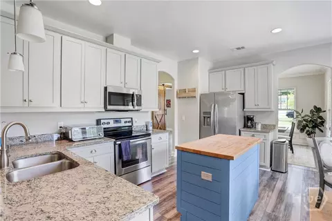 Kitchen - 7 Gresham Ln, Savannah, GA 31419 photo 2 of 4