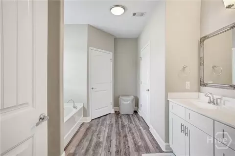 Entry Way - 7 Gresham Ln, Savannah, GA 31419 photo 5 of 7
