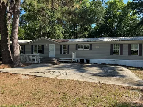 81 Owens Dr, Midway, GA 31320