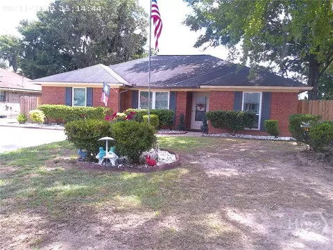 853 Sagewood Dr, Hinesville, GA 31313