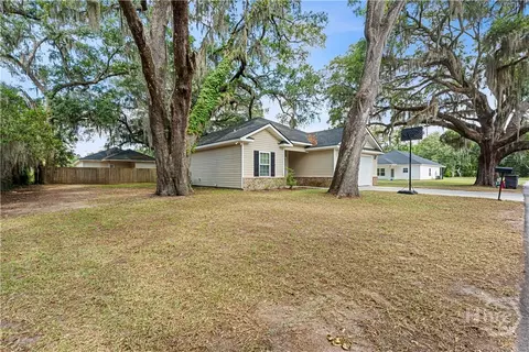 37 Douglas Rd, Allenhurst, GA 31301
