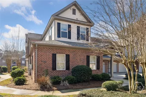 1203 River Oaks Dr, Richmond Hill, GA 31324