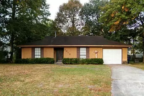 1013 Debbie St, Savannah, GA 31410