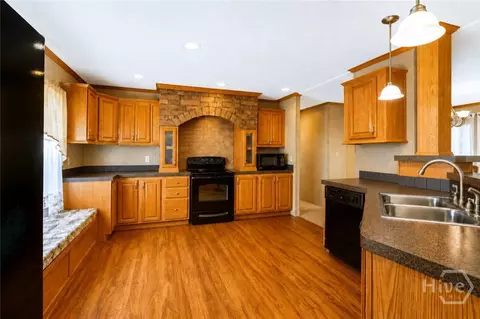 140 SE Crosby St, Surrency, GA 31563