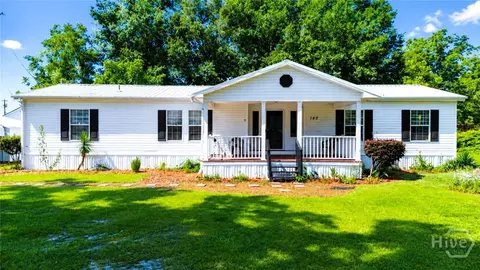 140 SE Crosby St, Surrency, GA 31563