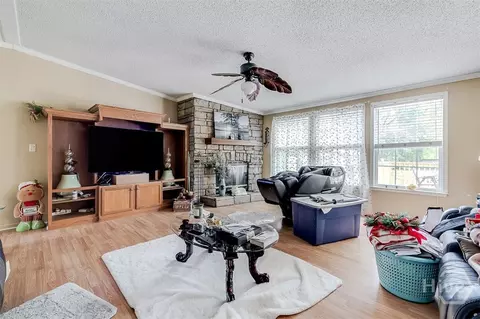 Living - 3104 Courthouse Rd, Guyton, GA 31312 photo 3 of 7