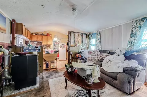 Living - 3104 Courthouse Rd, Guyton, GA 31312 photo 6 of 7