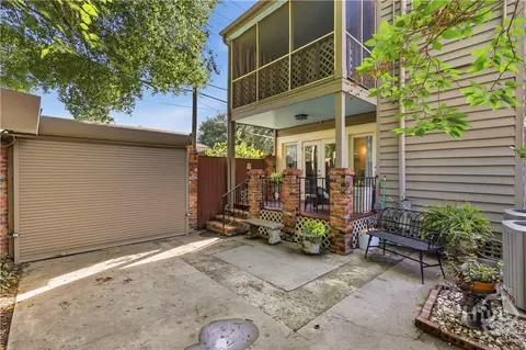Exterior - 111 E Broad St, Savannah, GA 31401 photo 5 of 11