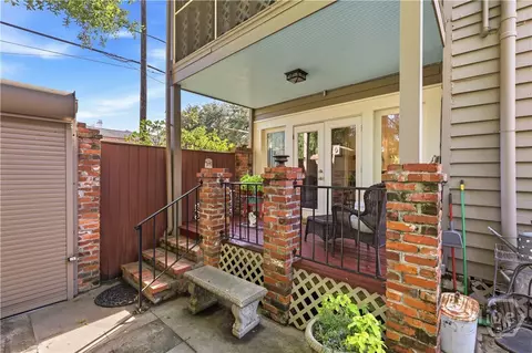 Exterior - 111 E Broad St, Savannah, GA 31401 photo 6 of 11