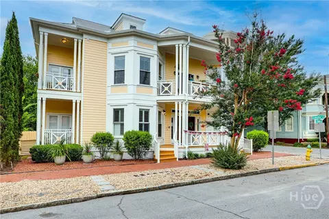 305 E Bolton St #201, Savannah, GA 31401