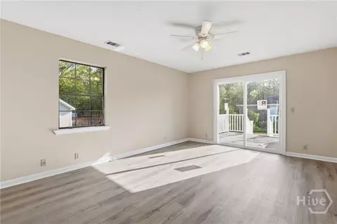 Living - 907 Ash St, Springfield, GA 31329 photo 4 of 4