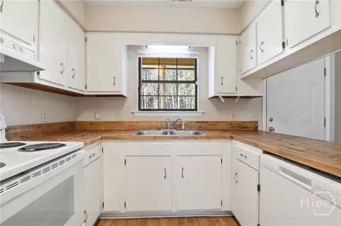 Kitchen - 907 Ash St, Springfield, GA 31329 photo 3 of 5
