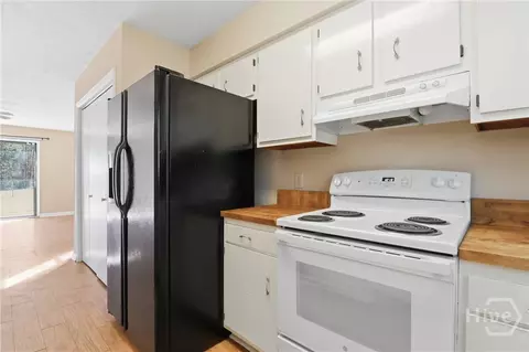 Kitchen - 907 Ash St, Springfield, GA 31329 photo 2 of 5
