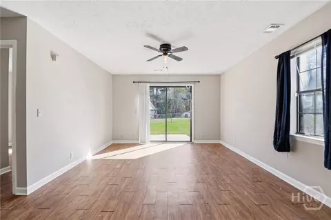 Living - 907 Ash St, Springfield, GA 31329 photo 2 of 4