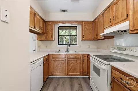 Kitchen - 907 Ash St, Springfield, GA 31329 photo 4 of 5