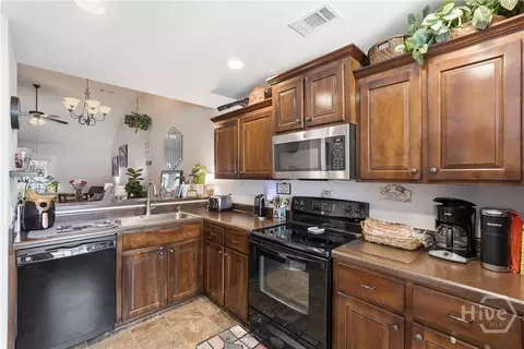 Kitchen - 34 Rivermoor Ct, Savannah, GA 31407 photo 2 of 4
