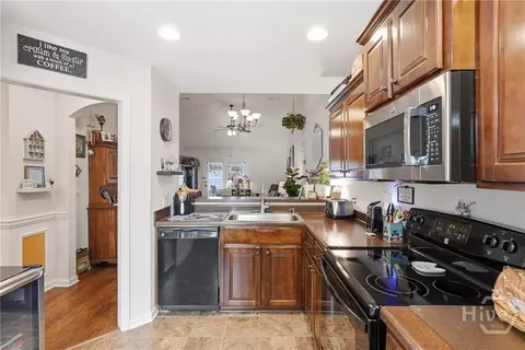 Kitchen - 34 Rivermoor Ct, Savannah, GA 31407 photo 3 of 4