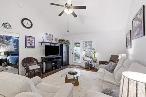 Living - 34 Rivermoor Ct, Savannah, GA 31407 photo 2 of 2