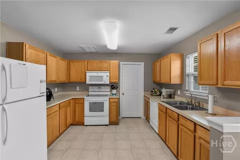 Kitchen - 9 Cottingham Way, Pooler, GA 31322 photo 3 of 3