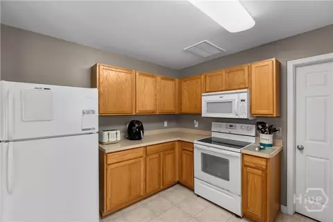 Kitchen - 9 Cottingham Way, Pooler, GA 31322 photo 2 of 3
