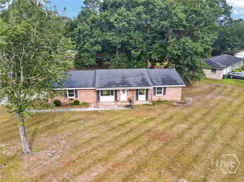 19 Palm Dr, Hinesville, GA 31313