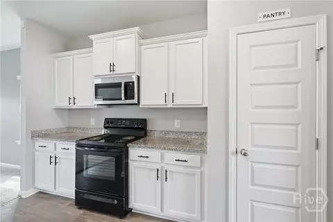 Kitchen - 175 Vale Loop, Savannah, GA 31405 photo 2 of 3