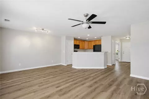 Living - 44 Ashleigh Ln, Savannah, GA 31407 photo 1 of 2