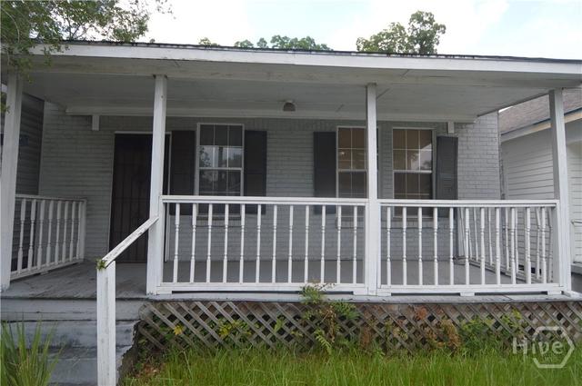 1010 W Victory Dr, Savannah, GA 31405