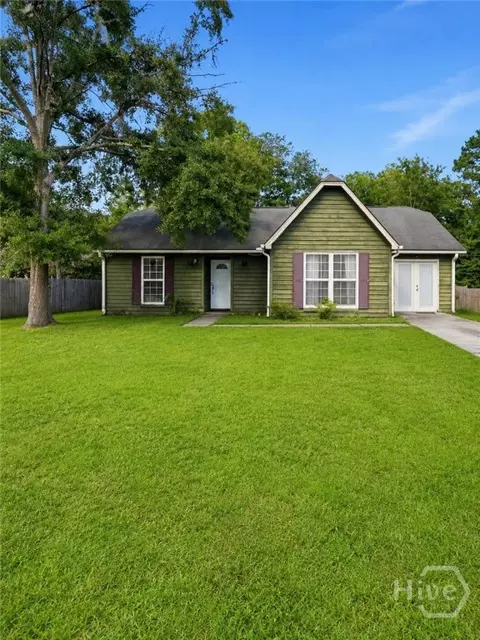 126 S Robinhood Dr, Savannah, GA 31406
