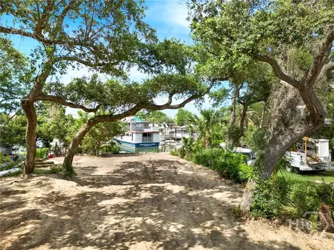 32 Estill Hammock Pkwy, Tybee Island, GA 31328