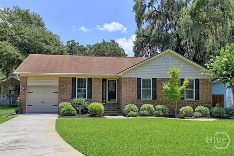 31 S Lake Dr, Savannah, GA 31410