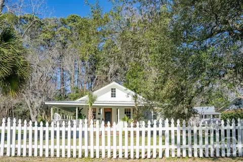 8 Smith Dr, Savannah, GA 31406
