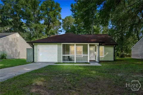 18 E White Hawthorne Dr, Savannah, GA 31419