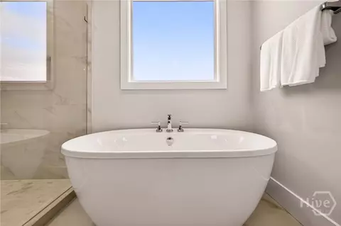 Bath - 521 Reserve Way, Savannah, GA 31401 photo 7 of 10