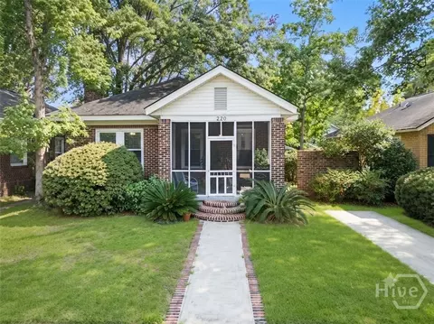 220 E 53rd St, Savannah, GA 31405