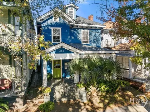 534 E Waldburg St, Savannah, GA 31401