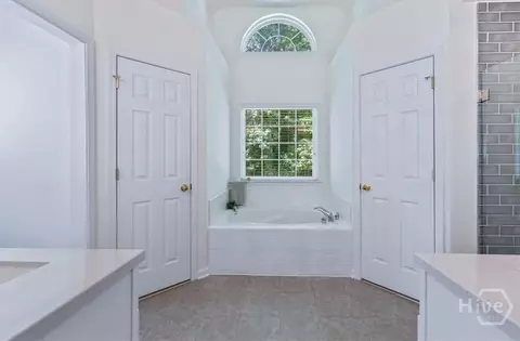 Bath - 280 Silver Brook Cir, Pooler, GA 31322 photo 2 of 4