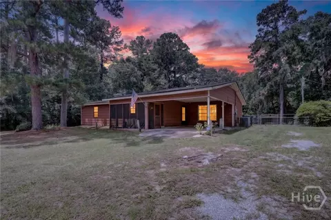 181 Old River Rd, Bloomingdale, GA 31302