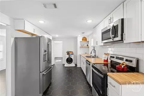Kitchen - 730 E 38th St, Savannah, GA 31401 photo 2 of 5
