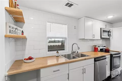 Kitchen - 730 E 38th St, Savannah, GA 31401 photo 4 of 5